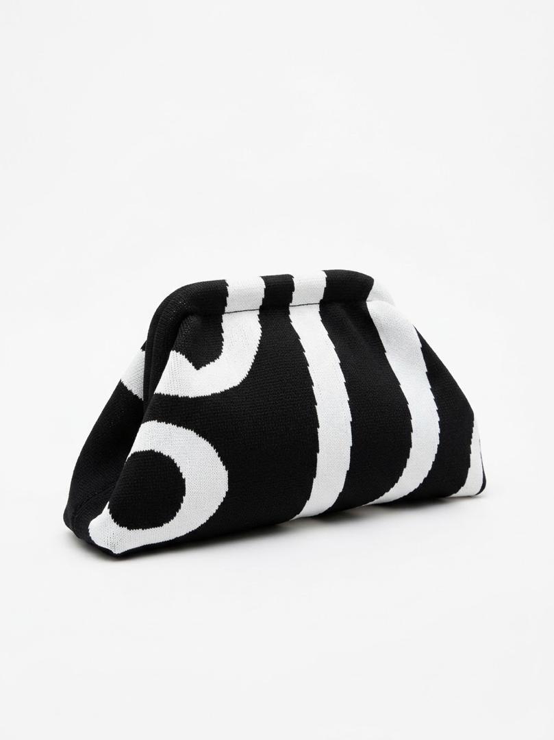 BEACH NECESER - BLACK&WHITE